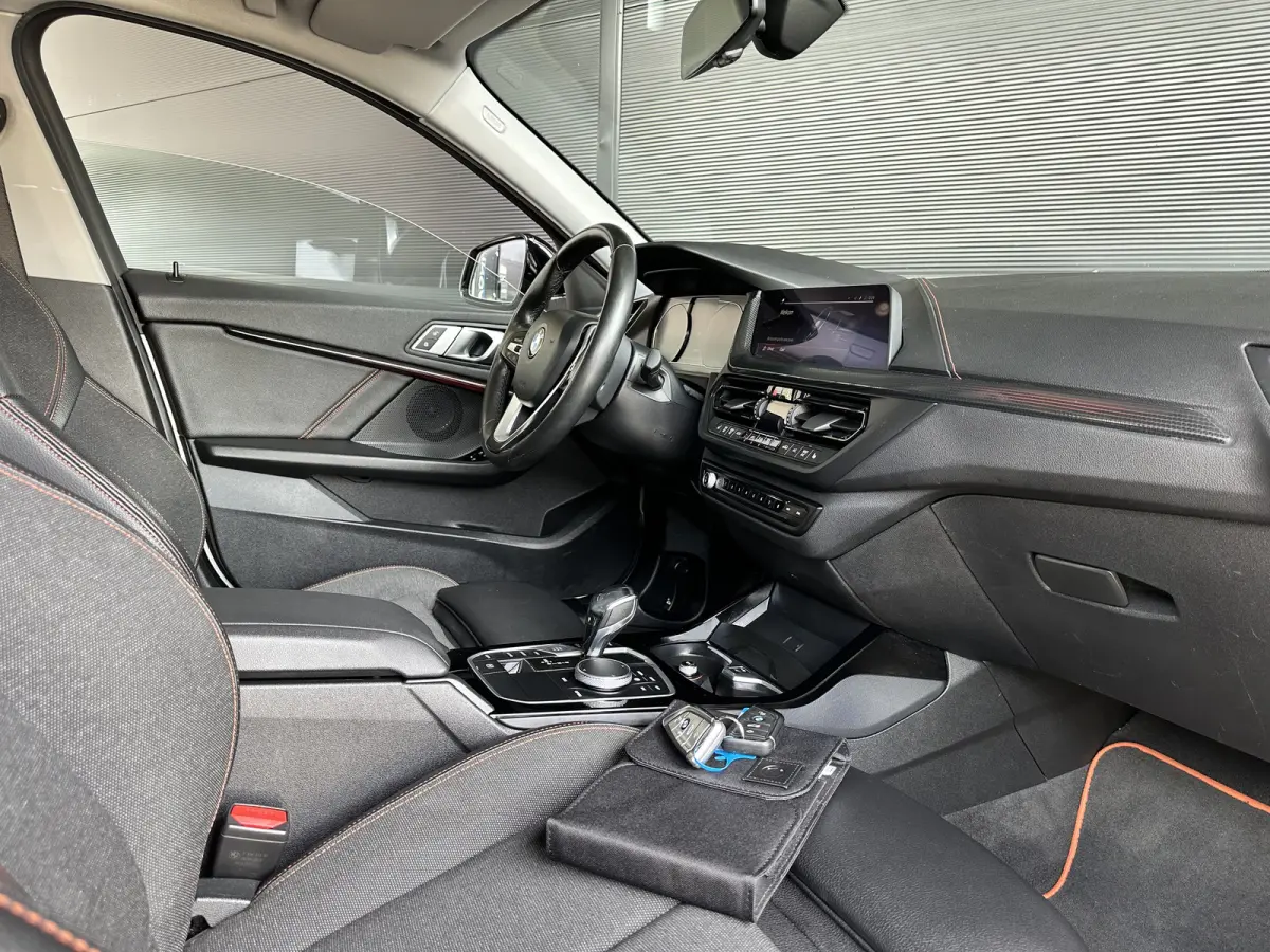 118i | SPORT | AUT | LED | leer | Clima | Navi |