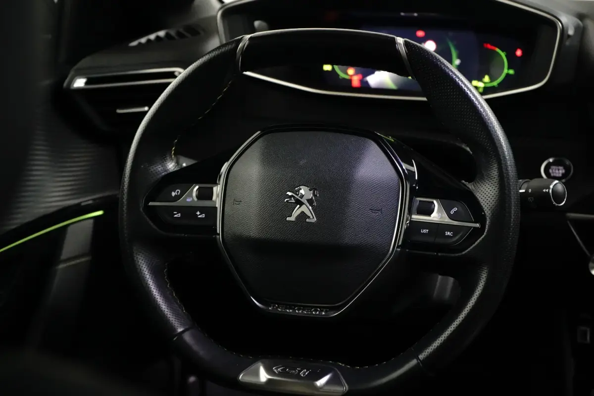 1.2 PureTech GT Pack | Navi | Alcantara | Verw. stoelen + Massage | Camera | Keyless | Ad. Cruise |