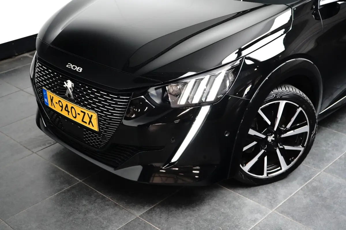 1.2 PureTech GT Pack | Navi | Alcantara | Verw. stoelen + Massage | Camera | Keyless | Ad. Cruise |