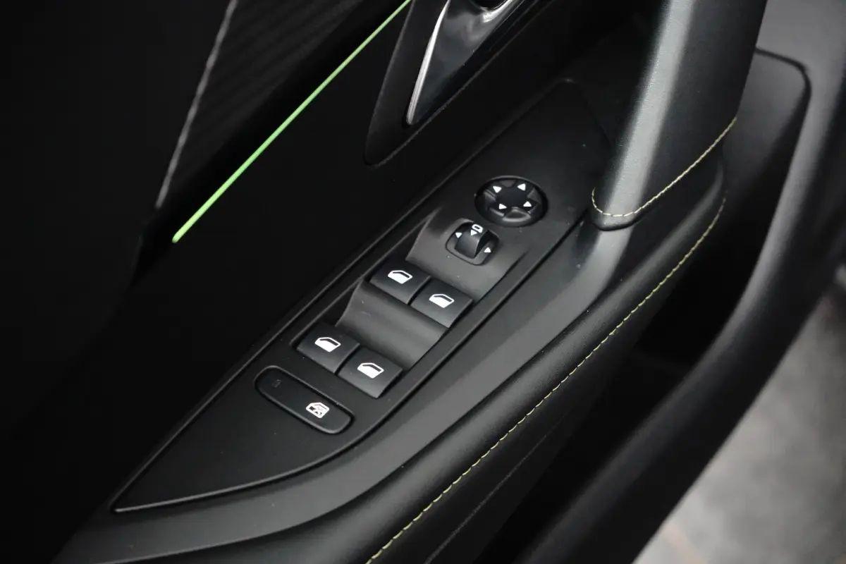 1.2 PureTech GT Pack | Navi | Alcantara | Verw. stoelen + Massage | Camera | Keyless | Ad. Cruise |