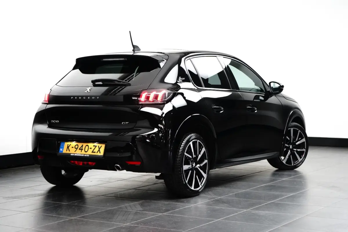 1.2 PureTech GT Pack | Navi | Alcantara | Verw. stoelen + Massage | Camera | Keyless | Ad. Cruise |