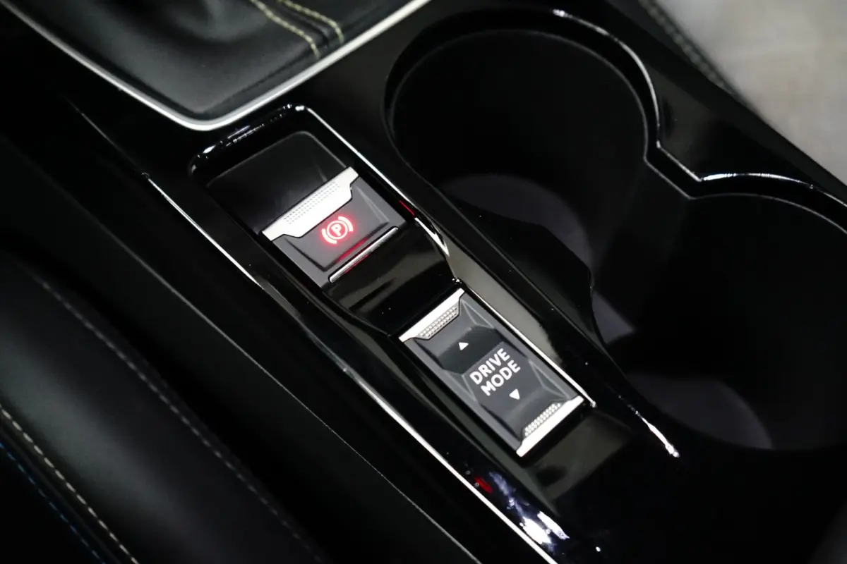 1.2 PureTech GT Pack | Navi | Alcantara | Verw. stoelen + Massage | Camera | Keyless | Ad. Cruise |