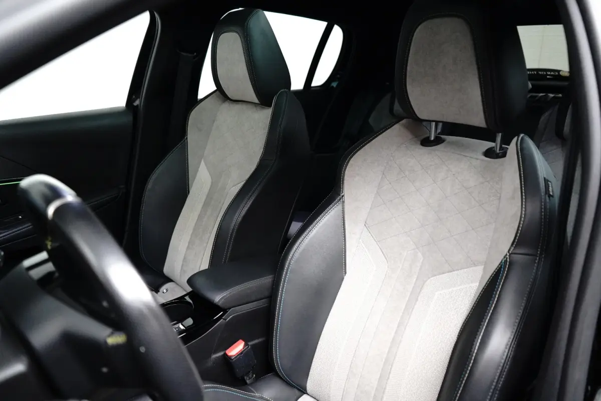1.2 PureTech GT Pack | Navi | Alcantara | Verw. stoelen + Massage | Camera | Keyless | Ad. Cruise |