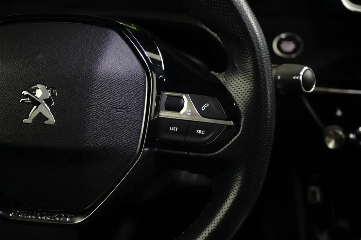 1.2 PureTech GT Pack | Navi | Alcantara | Verw. stoelen + Massage | Camera | Keyless | Ad. Cruise |