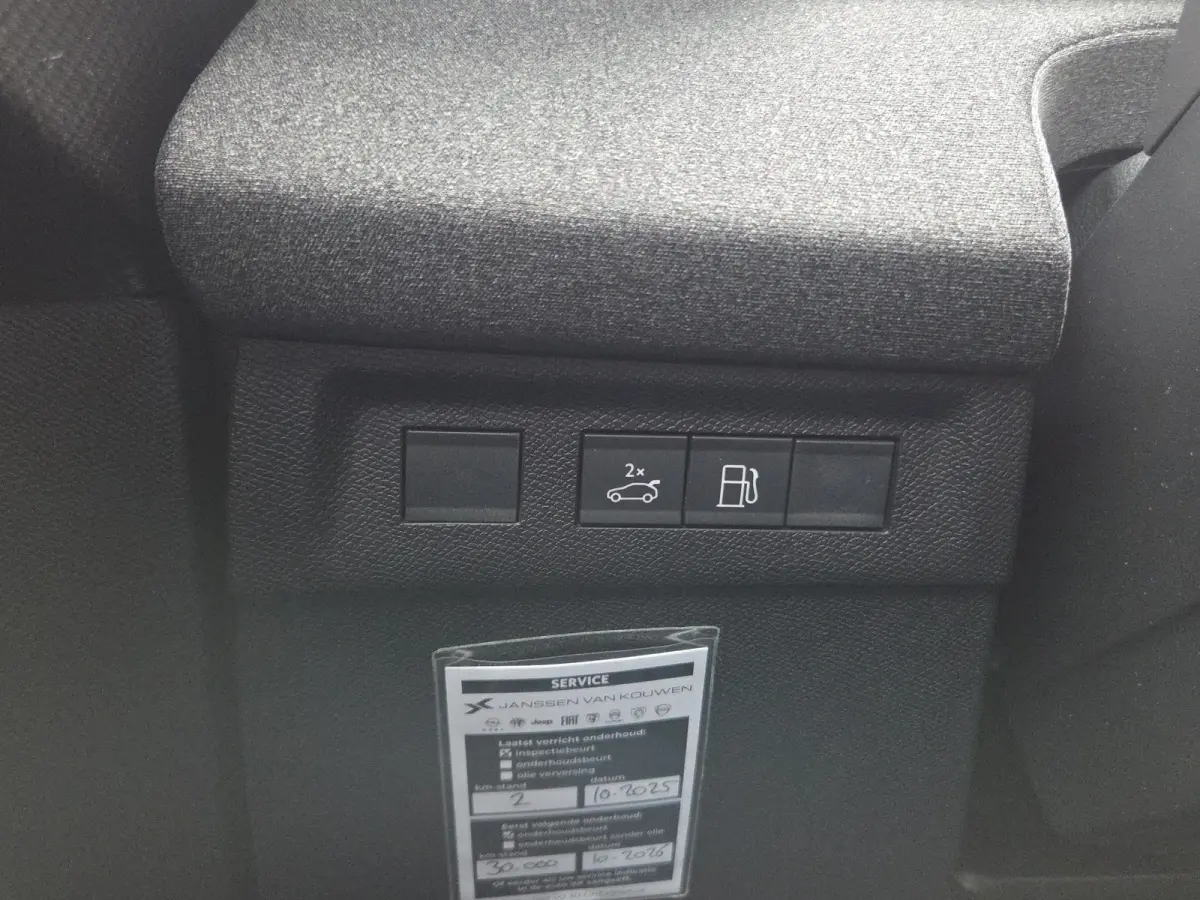 1.6 Turbo Plug-in-Hybrid GS Tot 8 jaar garantie | Panoramadak | Stuur + Stoelverwarming | Camera | Keyless | Adaptive CC |