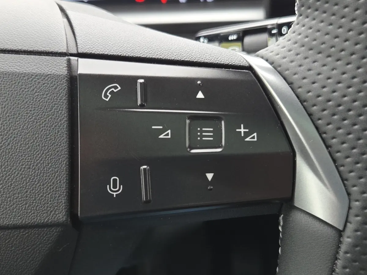 1.6 Turbo Plug-in-Hybrid GS Tot 8 jaar garantie | Panoramadak | Stuur + Stoelverwarming | Camera | Keyless | Adaptive CC |