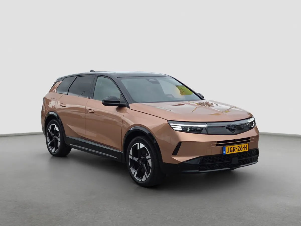 1.6 Turbo Plug-in-Hybrid GS Tot 8 jaar garantie | Panoramadak | Stuur + Stoelverwarming | Camera | Keyless | Adaptive CC |