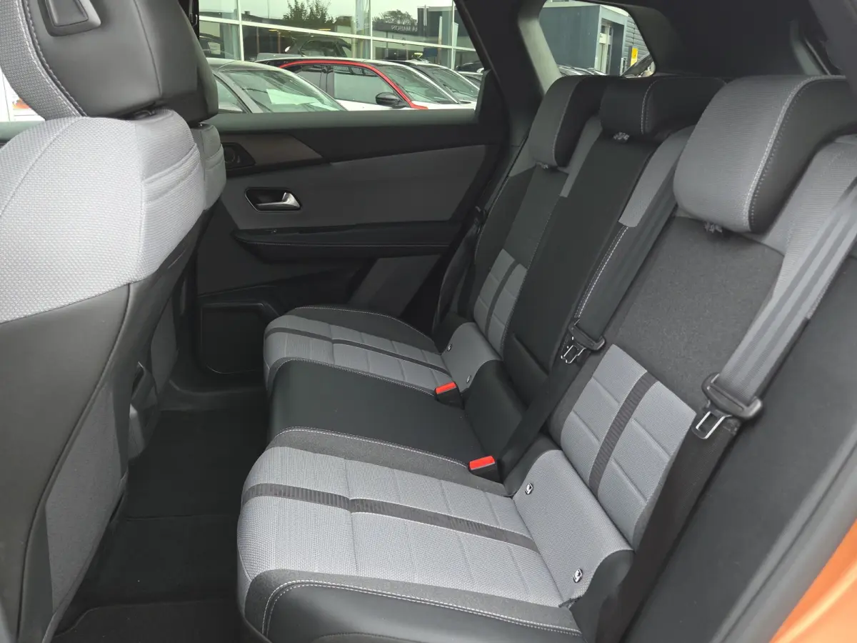 1.6 Turbo Plug-in-Hybrid GS Tot 8 jaar garantie | Panoramadak | Stuur + Stoelverwarming | Camera | Keyless | Adaptive CC |