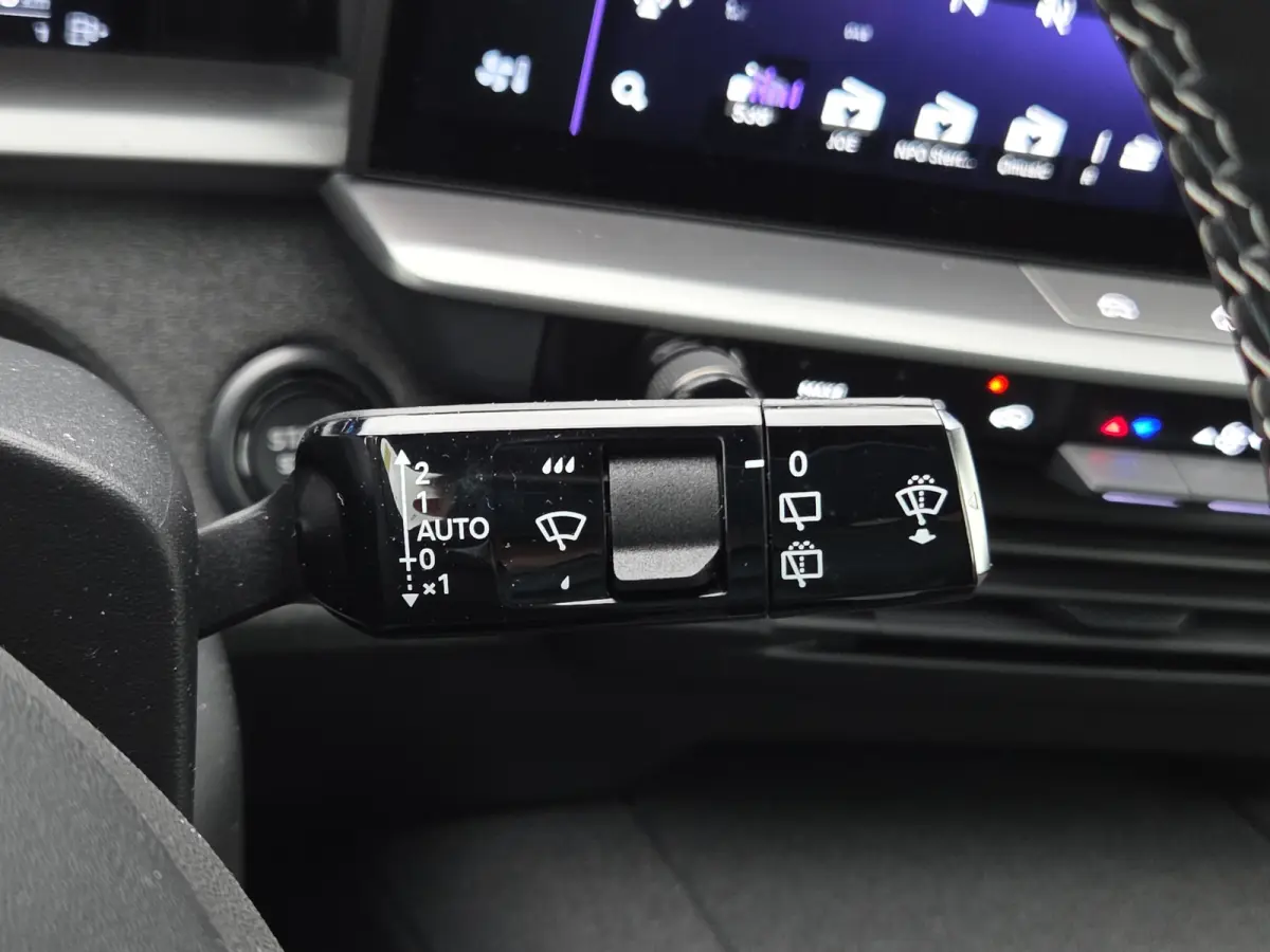 1.6 Turbo Plug-in-Hybrid GS Tot 8 jaar garantie | Panoramadak | Stuur + Stoelverwarming | Camera | Keyless | Adaptive CC |