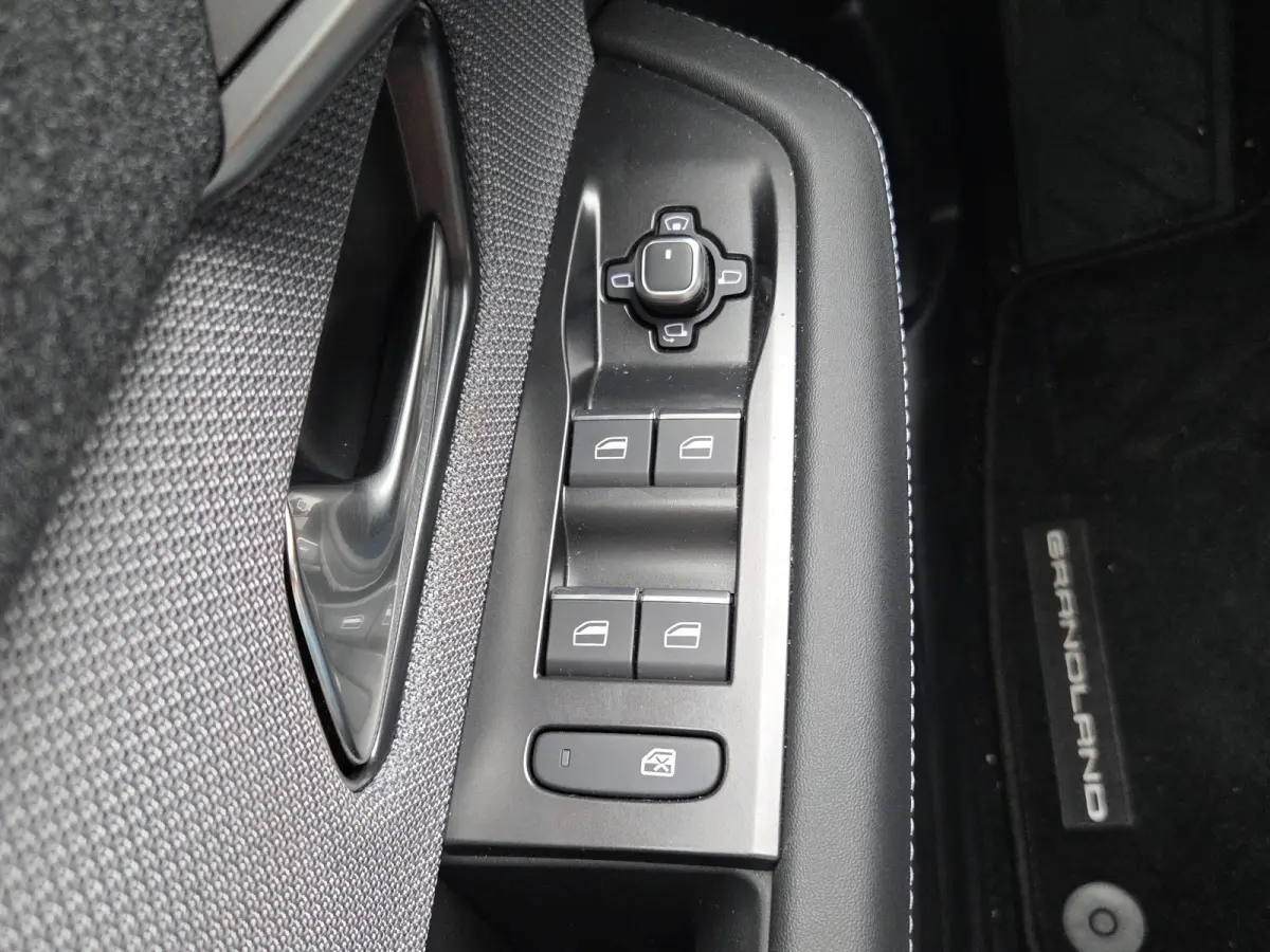1.6 Turbo Plug-in-Hybrid GS Tot 8 jaar garantie | Panoramadak | Stuur + Stoelverwarming | Camera | Keyless | Adaptive CC |