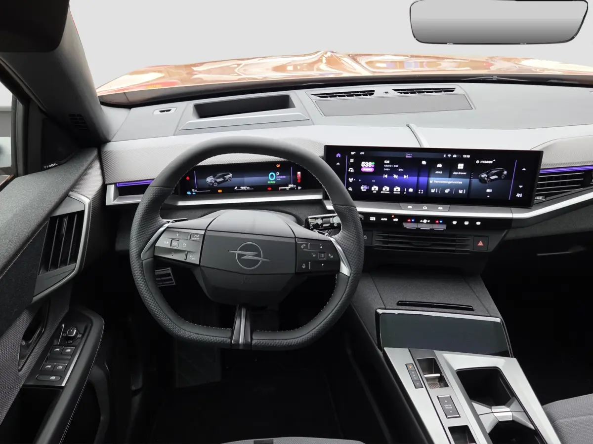 1.6 Turbo Plug-in-Hybrid GS Tot 8 jaar garantie | Panoramadak | Stuur + Stoelverwarming | Camera | Keyless | Adaptive CC |