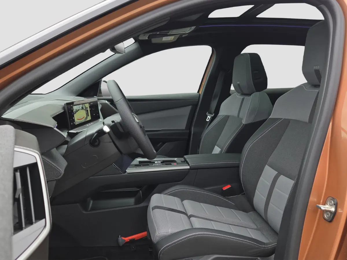 1.6 Turbo Plug-in-Hybrid GS Tot 8 jaar garantie | Panoramadak | Stuur + Stoelverwarming | Camera | Keyless | Adaptive CC |