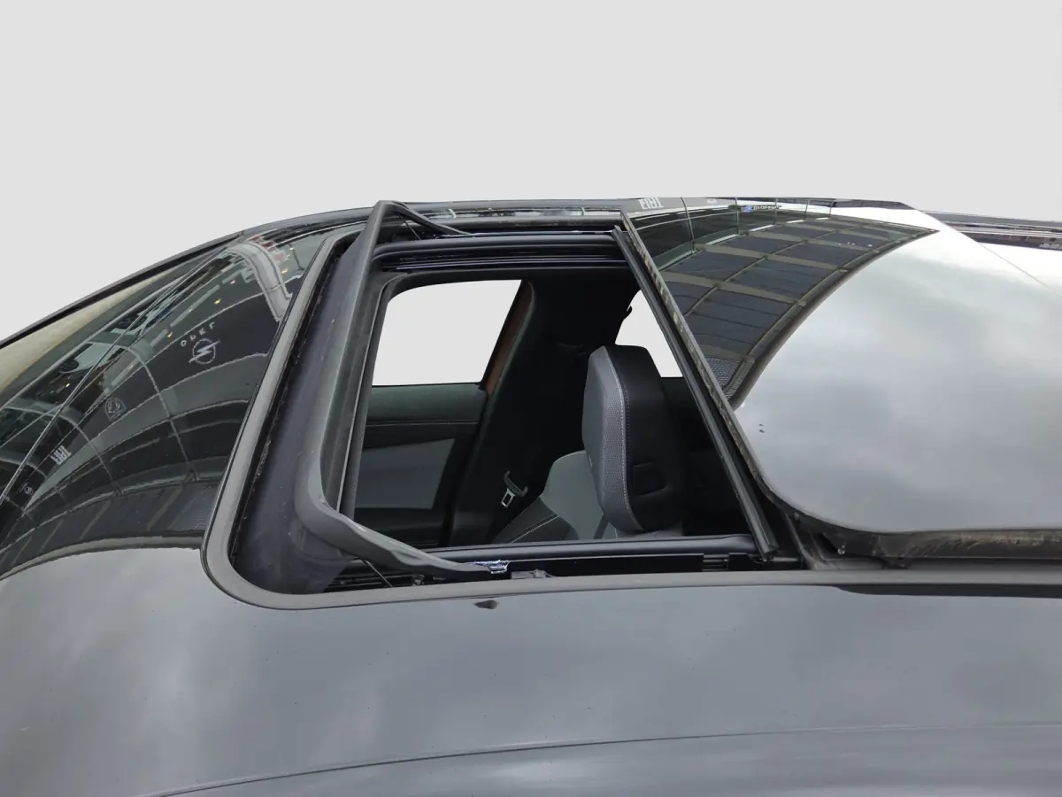 1.6 Turbo Plug-in-Hybrid GS Tot 8 jaar garantie | Panoramadak | Stuur + Stoelverwarming | Camera | Keyless | Adaptive CC |