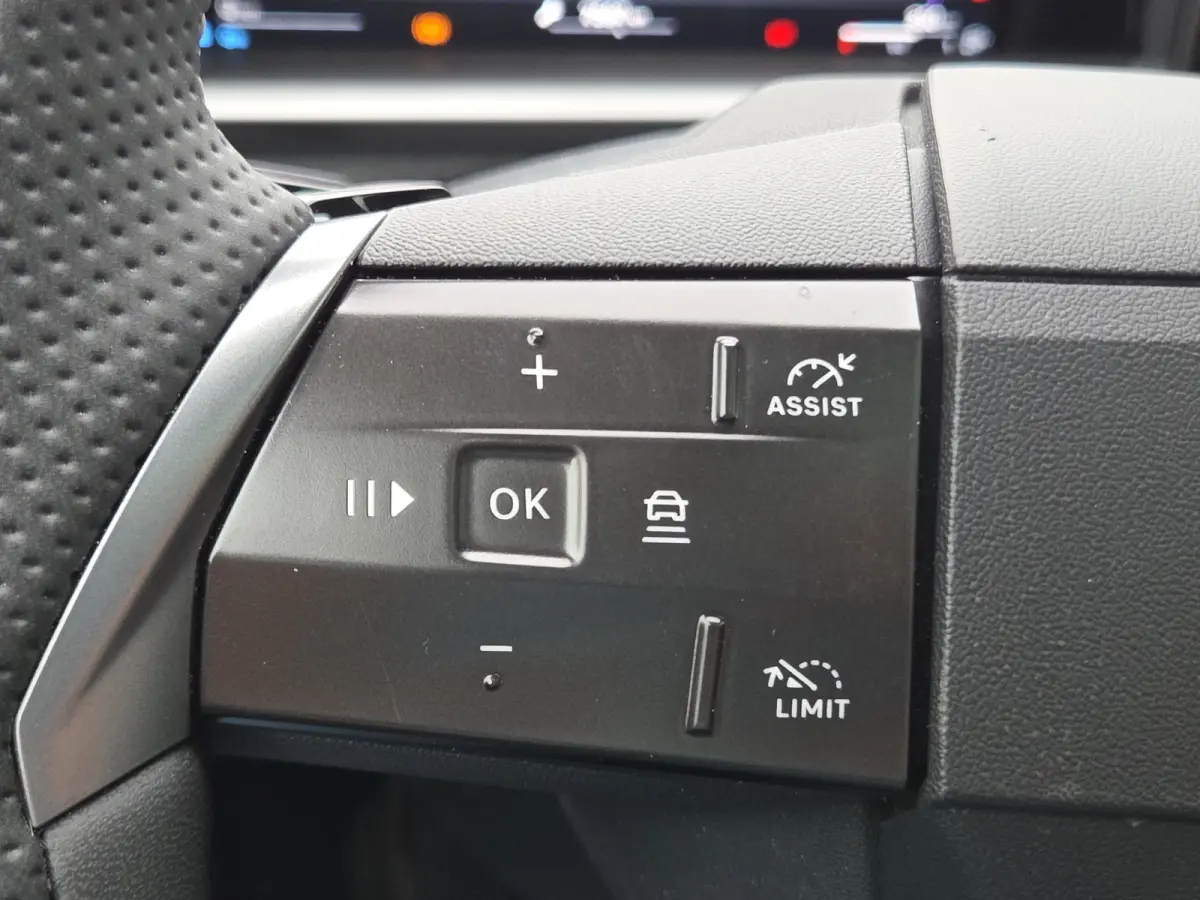 1.6 Turbo Plug-in-Hybrid GS Tot 8 jaar garantie | Panoramadak | Stuur + Stoelverwarming | Camera | Keyless | Adaptive CC |