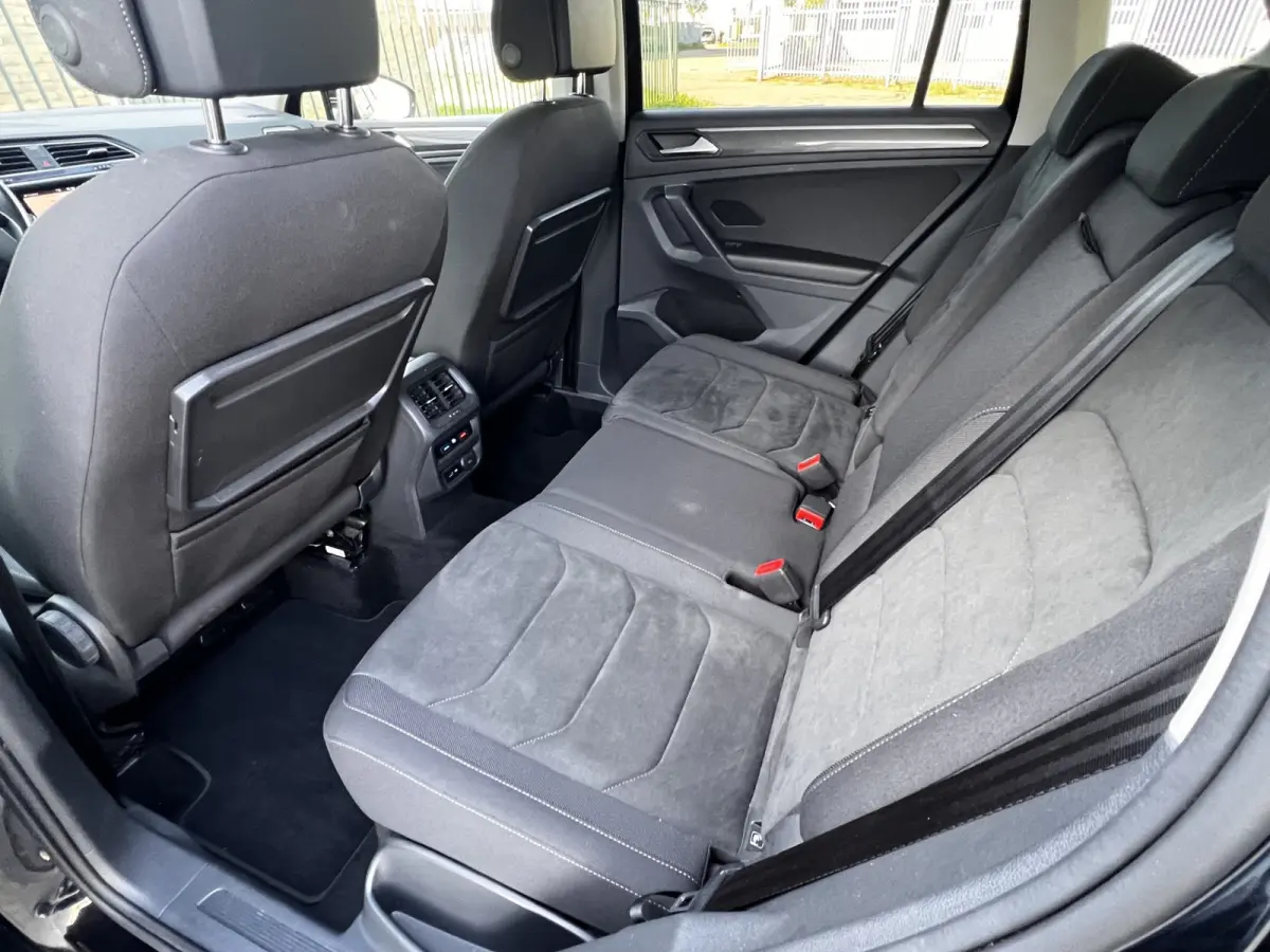 2.0 TDI 4Motion Highline Business R Black Style / Head Up / 360 Camera / Adaptief Demping / 20" Black Style Velg / Afn Trek Haak / CarPlay / Digi Dash / Afn Trekhaak / Privacy Glas / Navigat