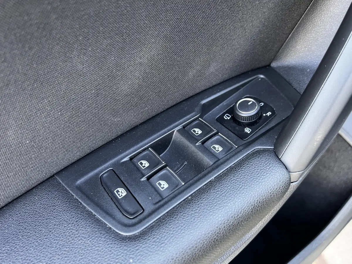 2.0 TDI 4Motion Highline Business R Black Style / Head Up / 360 Camera / Adaptief Demping / 20" Black Style Velg / Afn Trek Haak / CarPlay / Digi Dash / Afn Trekhaak / Privacy Glas / Navigat