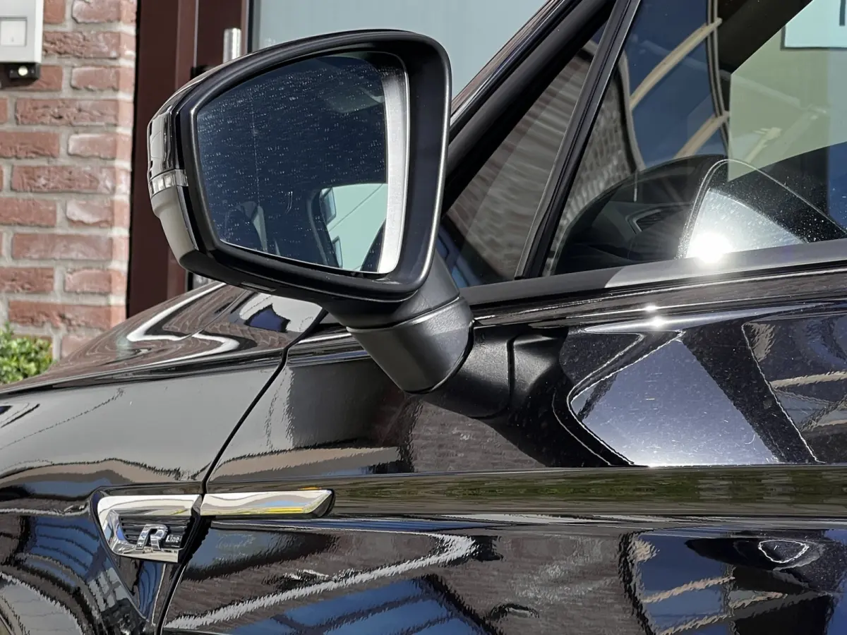2.0 TDI 4Motion Highline Business R Black Style / Head Up / 360 Camera / Adaptief Demping / 20" Black Style Velg / Afn Trek Haak / CarPlay / Digi Dash / Afn Trekhaak / Privacy Glas / Navigat