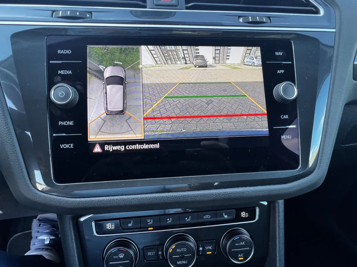 2.0 TDI 4Motion Highline Business R Black Style / Head Up / 360 Camera / Adaptief Demping / 20" Black Style Velg / Afn Trek Haak / CarPlay / Digi Dash / Afn Trekhaak / Privacy Glas / Navigat