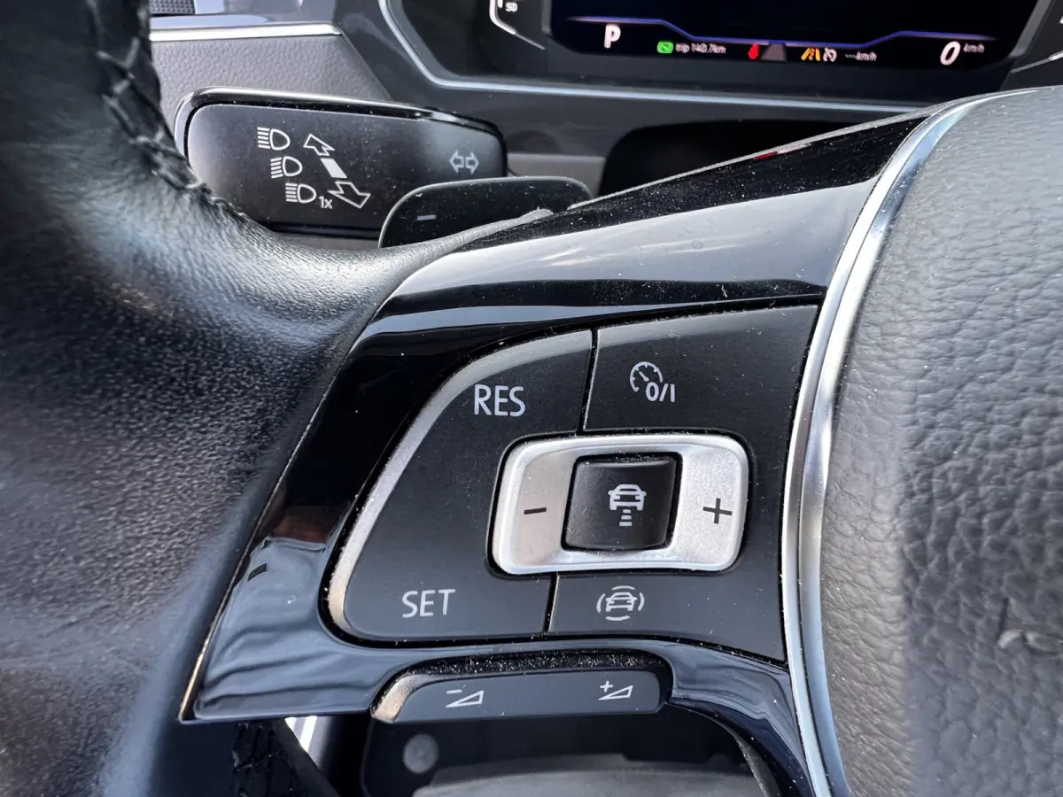 2.0 TDI 4Motion Highline Business R Black Style / Head Up / 360 Camera / Adaptief Demping / 20" Black Style Velg / Afn Trek Haak / CarPlay / Digi Dash / Afn Trekhaak / Privacy Glas / Navigat