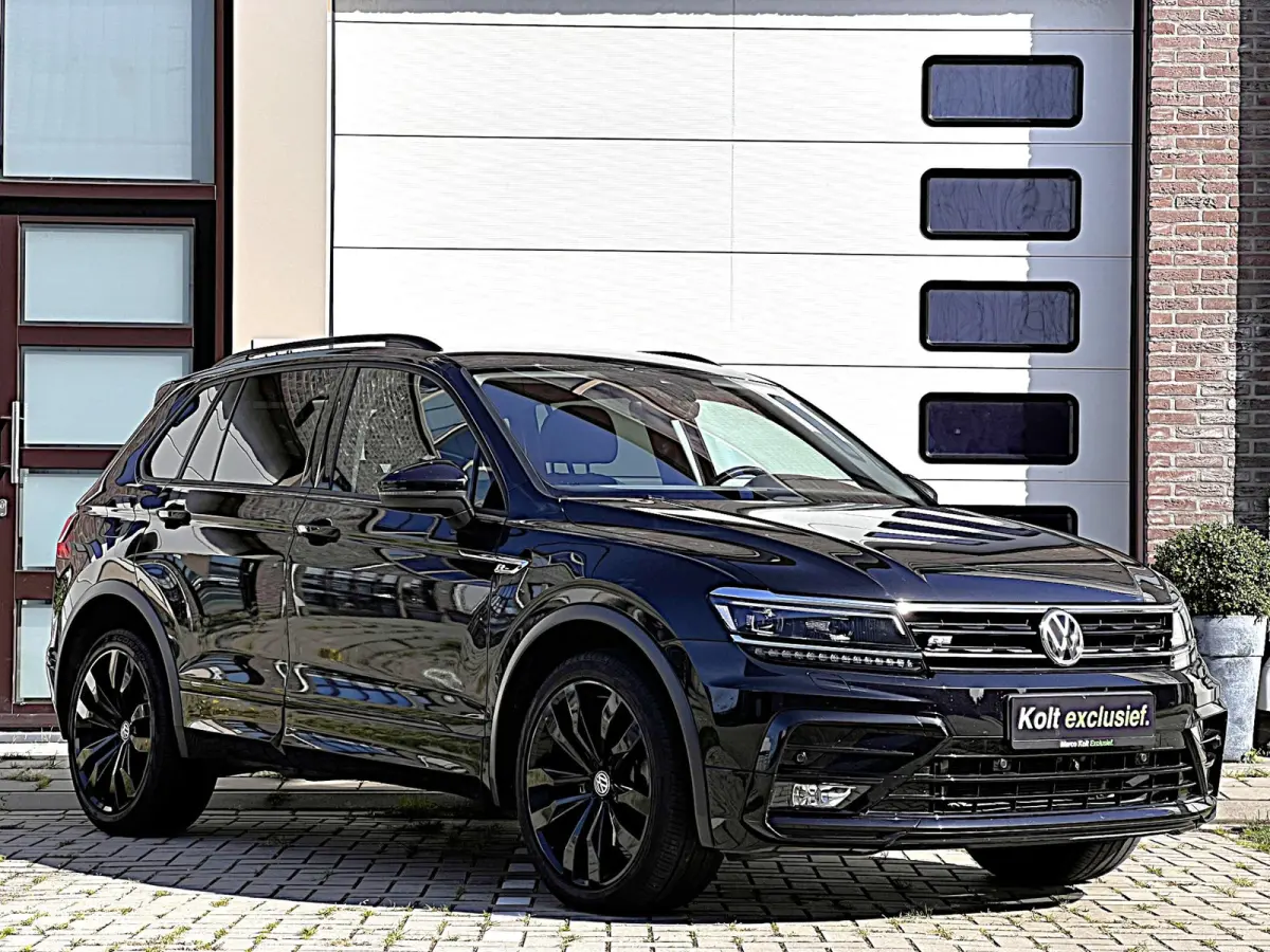 2.0 TDI 4Motion Highline Business R Black Style / Head Up / 360 Camera / Adaptief Demping / 20" Black Style Velg / Afn Trek Haak / CarPlay / Digi Dash / Afn Trekhaak / Privacy Glas / Navigat