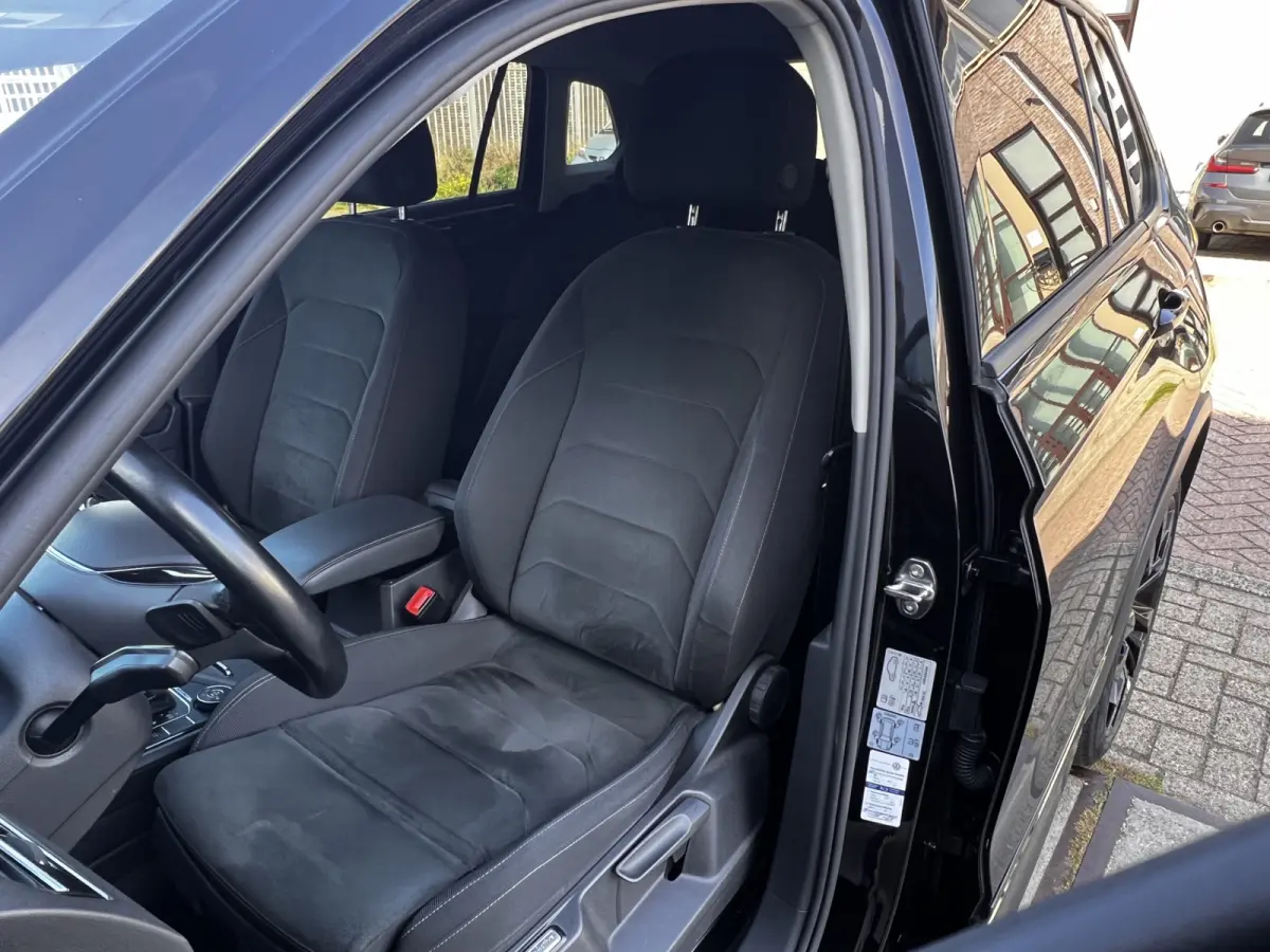 2.0 TDI 4Motion Highline Business R Black Style / Head Up / 360 Camera / Adaptief Demping / 20" Black Style Velg / Afn Trek Haak / CarPlay / Digi Dash / Afn Trekhaak / Privacy Glas / Navigat