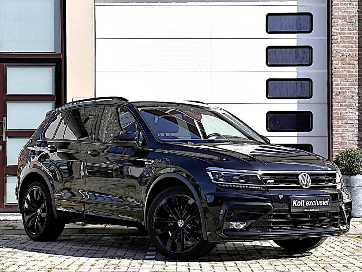 2.0 TDI 4Motion Highline Business R Black Style / Head Up / 360 Camera / Adaptief Demping / 20" Black Style Velg / Afn Trek Haak / CarPlay / Digi Dash / Afn Trekhaak / Privacy Glas / Navigat