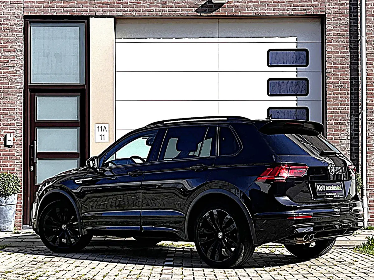 2.0 TDI 4Motion Highline Business R Black Style / Head Up / 360 Camera / Adaptief Demping / 20" Black Style Velg / Afn Trek Haak / CarPlay / Digi Dash / Afn Trekhaak / Privacy Glas / Navigat