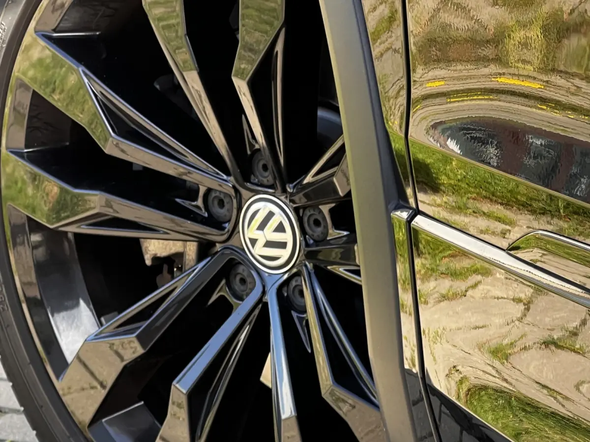 2.0 TDI 4Motion Highline Business R Black Style / Head Up / 360 Camera / Adaptief Demping / 20" Black Style Velg / Afn Trek Haak / CarPlay / Digi Dash / Afn Trekhaak / Privacy Glas / Navigat