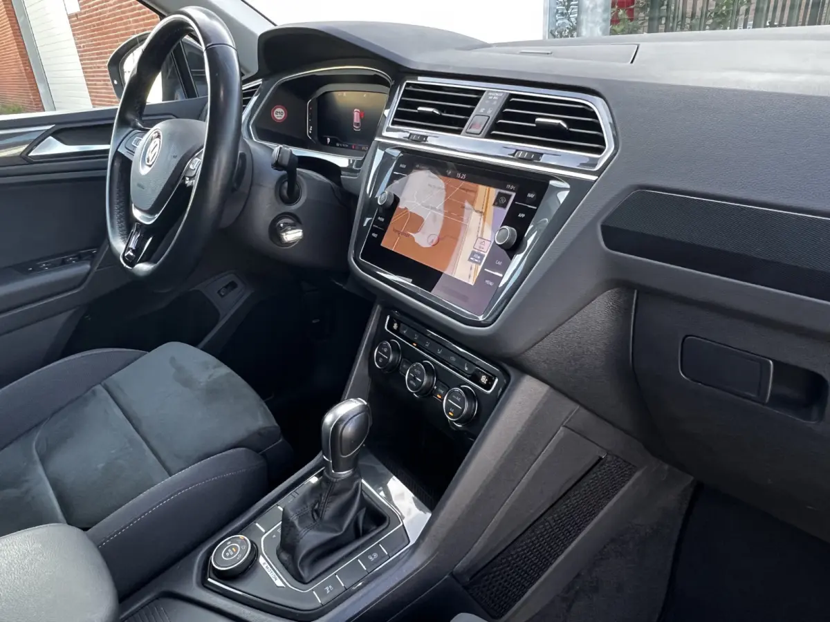 2.0 TDI 4Motion Highline Business R Black Style / Head Up / 360 Camera / Adaptief Demping / 20" Black Style Velg / Afn Trek Haak / CarPlay / Digi Dash / Afn Trekhaak / Privacy Glas / Navigat