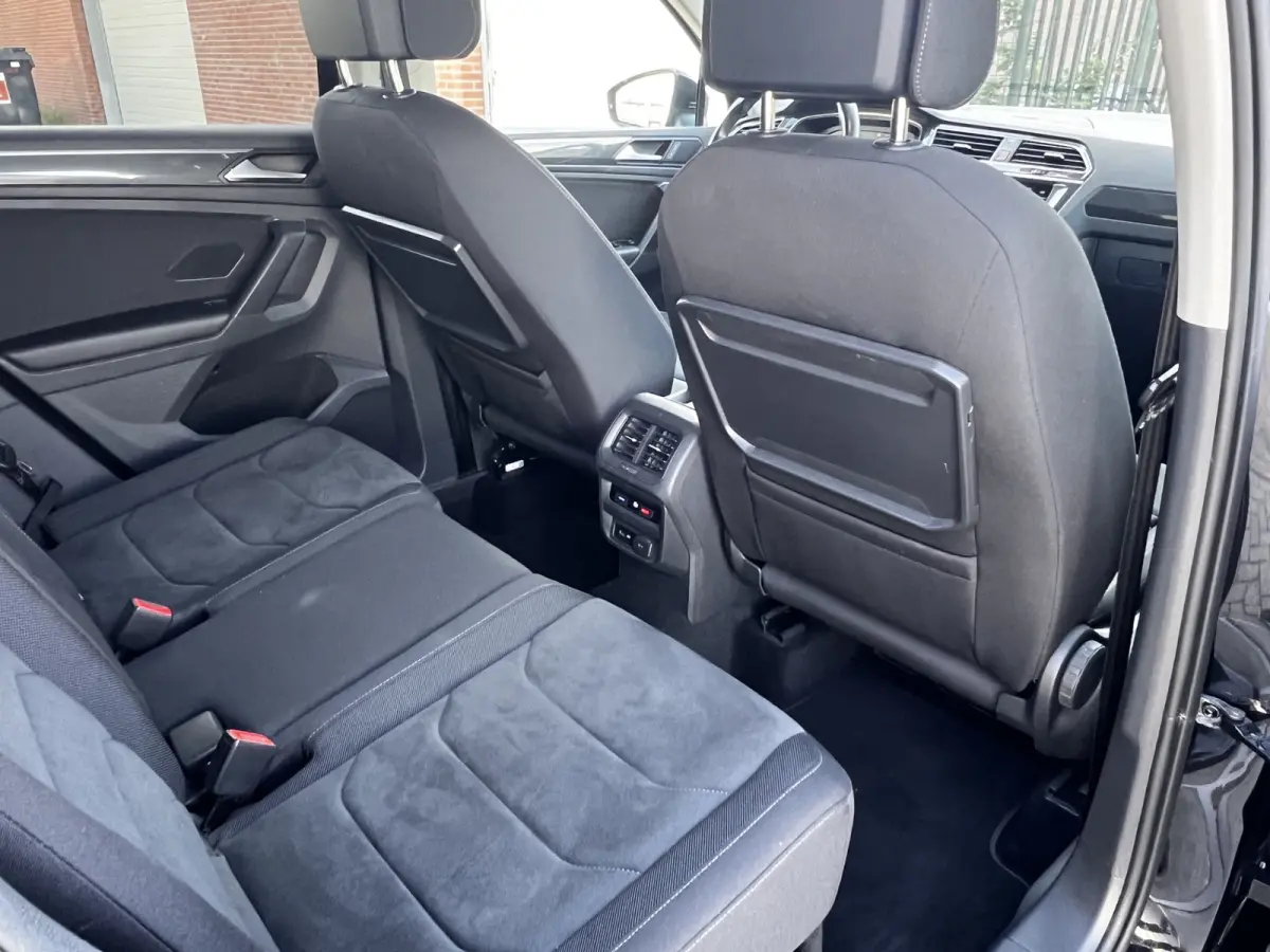 2.0 TDI 4Motion Highline Business R Black Style / Head Up / 360 Camera / Adaptief Demping / 20" Black Style Velg / Afn Trek Haak / CarPlay / Digi Dash / Afn Trekhaak / Privacy Glas / Navigat