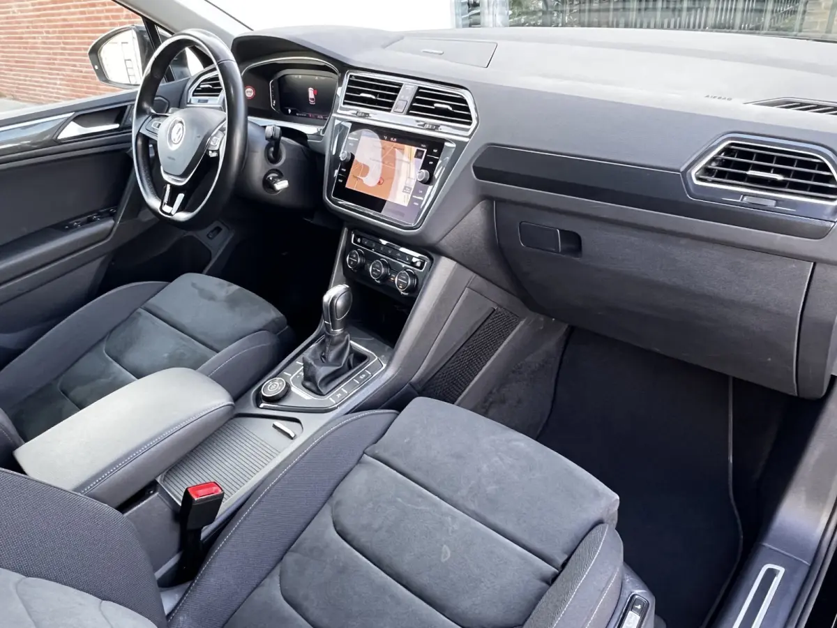 2.0 TDI 4Motion Highline Business R Black Style / Head Up / 360 Camera / Adaptief Demping / 20" Black Style Velg / Afn Trek Haak / CarPlay / Digi Dash / Afn Trekhaak / Privacy Glas / Navigat