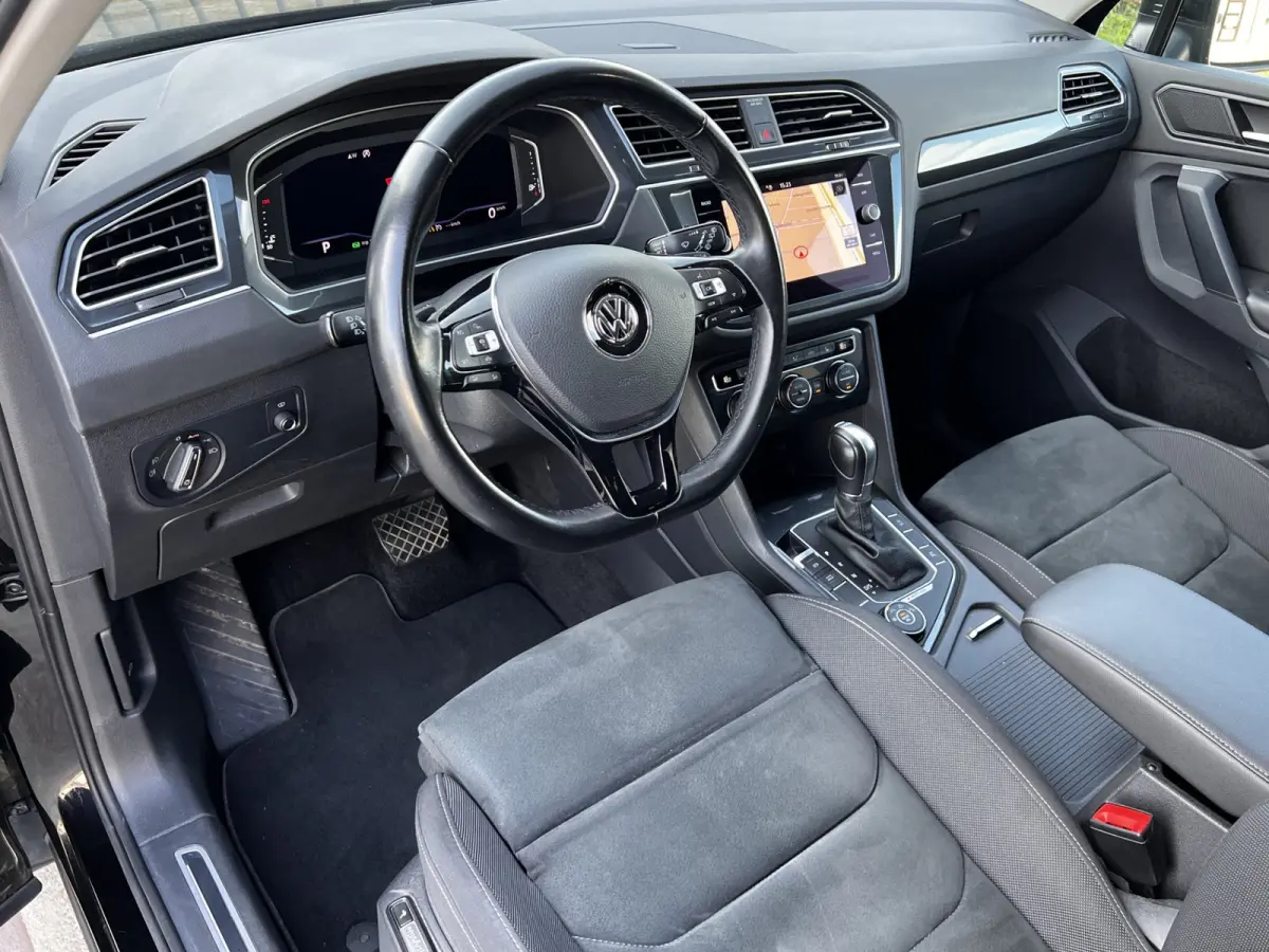 2.0 TDI 4Motion Highline Business R Black Style / Head Up / 360 Camera / Adaptief Demping / 20" Black Style Velg / Afn Trek Haak / CarPlay / Digi Dash / Afn Trekhaak / Privacy Glas / Navigat
