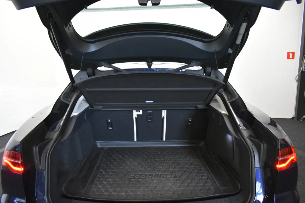 EV320 SE Business Pack 90 kWh Camera EL aKlep+stoelen Virtual Vol Leder