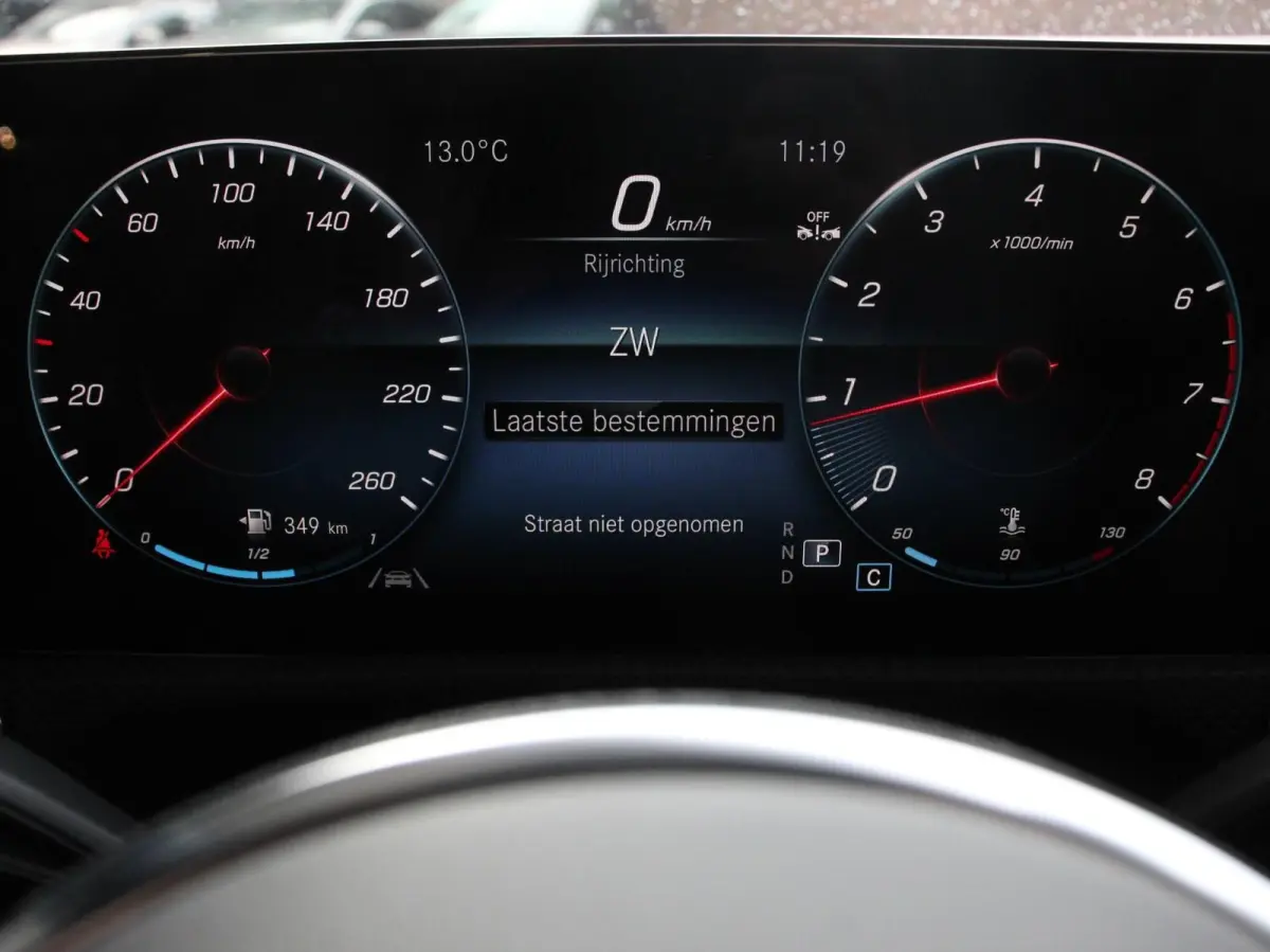 200 Progressive Premium Climate control Parkeersensoren Achteruitrij camera verwarmde voorstoelen Navigatie Cruise control Lane assist LED
