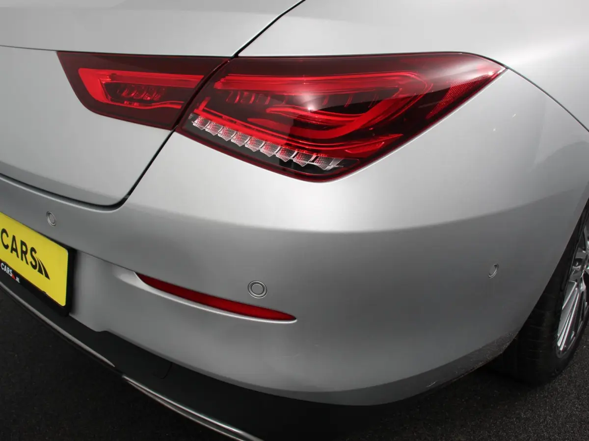 200 Progressive Premium Climate control Parkeersensoren Achteruitrij camera verwarmde voorstoelen Navigatie Cruise control Lane assist LED