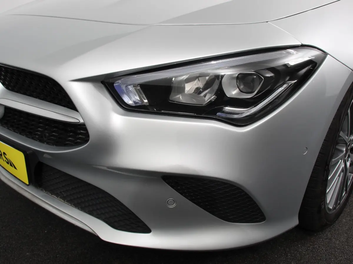 200 Progressive Premium Climate control Parkeersensoren Achteruitrij camera verwarmde voorstoelen Navigatie Cruise control Lane assist LED