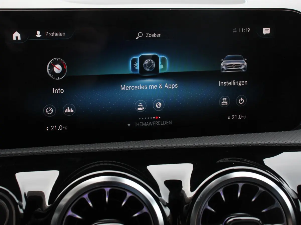 200 Progressive Premium Climate control Parkeersensoren Achteruitrij camera verwarmde voorstoelen Navigatie Cruise control Lane assist LED