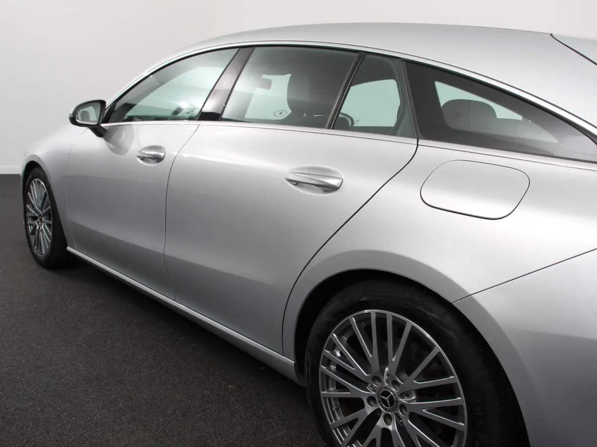 200 Progressive Premium Climate control Parkeersensoren Achteruitrij camera verwarmde voorstoelen Navigatie Cruise control Lane assist LED