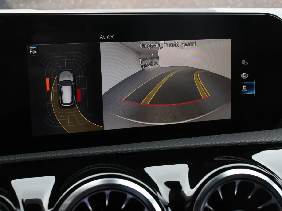 200 Progressive Premium Climate control Parkeersensoren Achteruitrij camera verwarmde voorstoelen Navigatie Cruise control Lane assist LED
