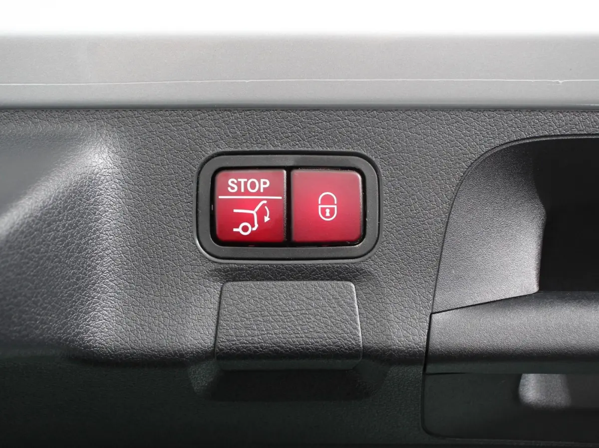 200 Progressive Premium Climate control Parkeersensoren Achteruitrij camera verwarmde voorstoelen Navigatie Cruise control Lane assist LED