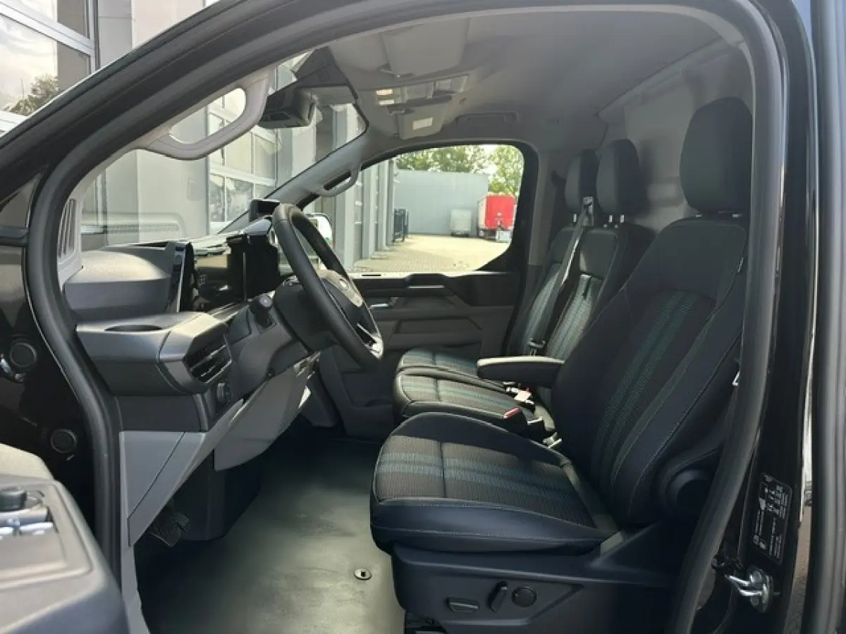 Cust. 340 L2H1 Sport 4WD 71 kWh > 285pk/Agate Black/17 inch velgen/Camera