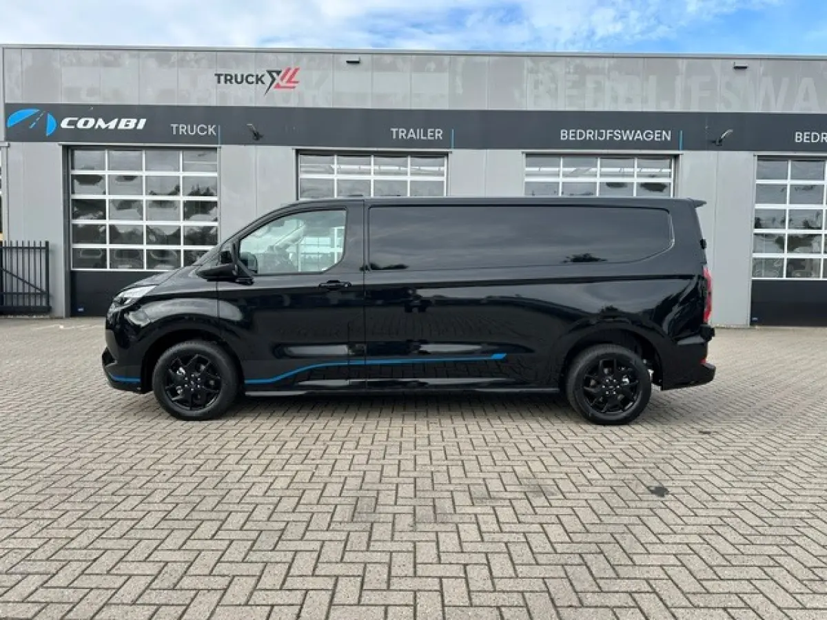 Cust. 340 L2H1 Sport 4WD 71 kWh > 285pk/Agate Black/17 inch velgen/Camera