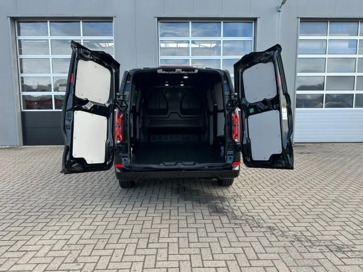 Cust. 340 L2H1 Sport 4WD 71 kWh > 285pk/Agate Black/17 inch velgen/Camera