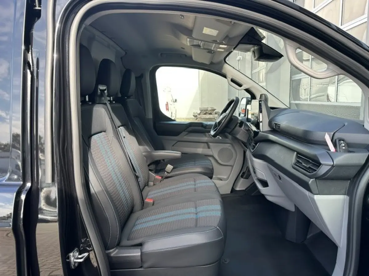 Cust. 340 L2H1 Sport 4WD 71 kWh > 285pk/Agate Black/17 inch velgen/Camera