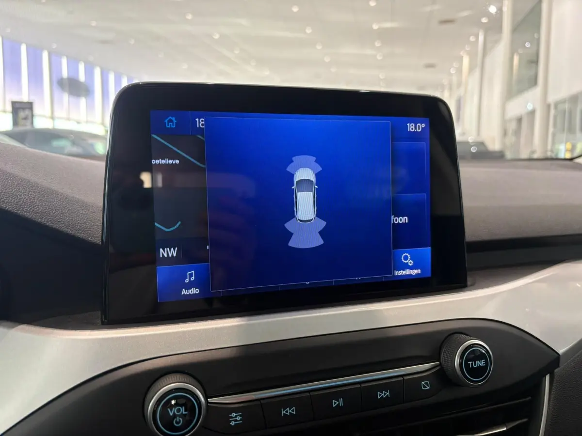 1.0 EcoBoost ST Line Business STOEL - STUUR - VOORRUIT VERWARMING | VOOR EN ACHTER SENSOREN | APPLE CARPLAY | TREKHAAK