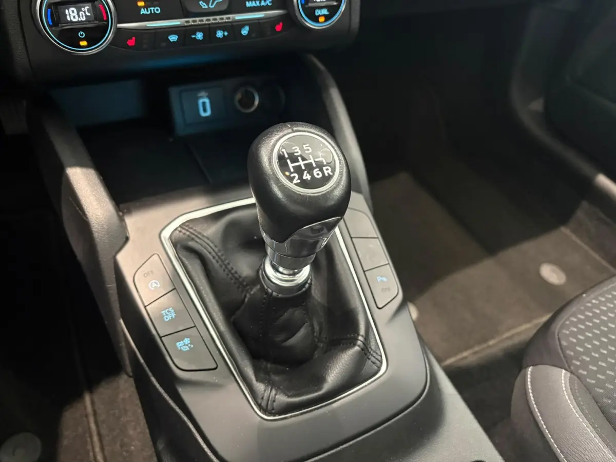 1.0 EcoBoost ST Line Business STOEL - STUUR - VOORRUIT VERWARMING | VOOR EN ACHTER SENSOREN | APPLE CARPLAY | TREKHAAK