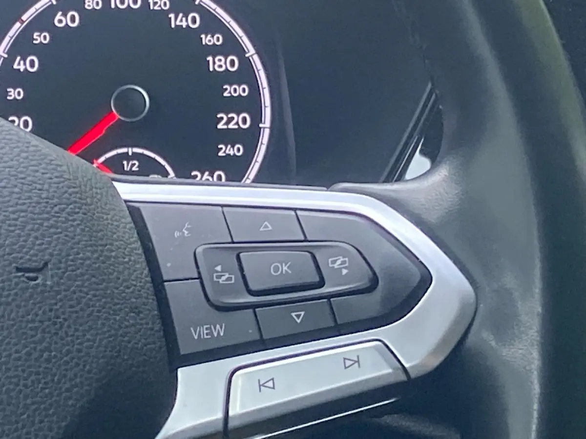 1.0 TSI Life | Climate control | Navigatie | Cruise control | Parkeercamera | LM velgen |