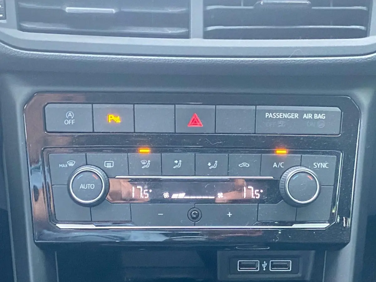1.0 TSI Life | Climate control | Navigatie | Cruise control | Parkeercamera | LM velgen |