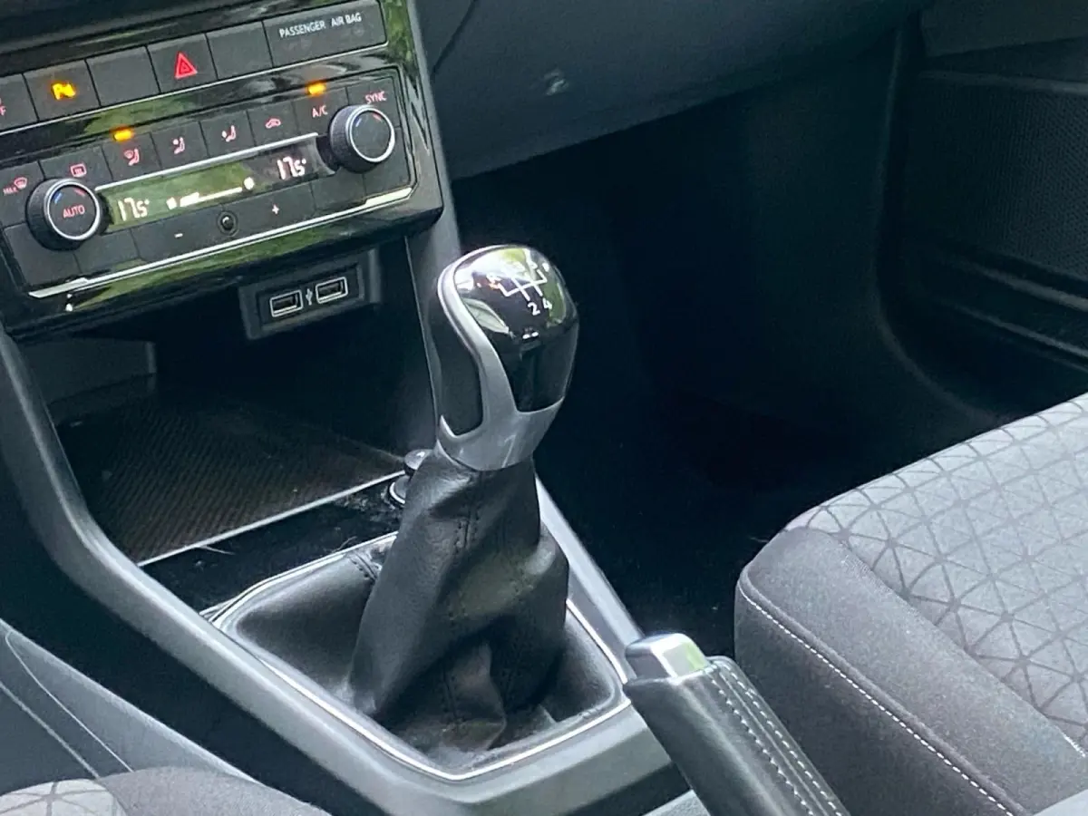 1.0 TSI Life | Climate control | Navigatie | Cruise control | Parkeercamera | LM velgen |