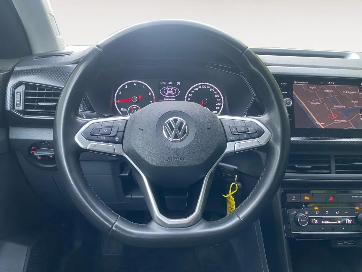 1.0 TSI Life | Climate control | Navigatie | Cruise control | Parkeercamera | LM velgen |